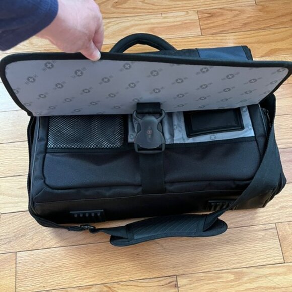 SwissGear Laptop Bag - Picture 2 of 12
